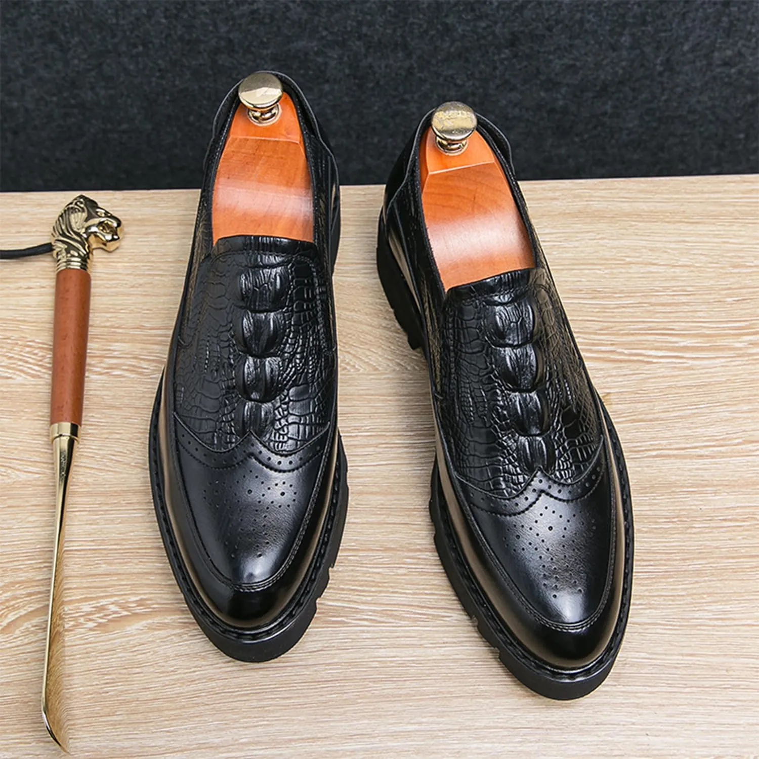 Men's Crocodile Pattern Leather Loafers Black Slip-On Oxfords with Chunky Platform Sole Brogue Perforated Design Comfortable Wedding Dress Shoes for Men