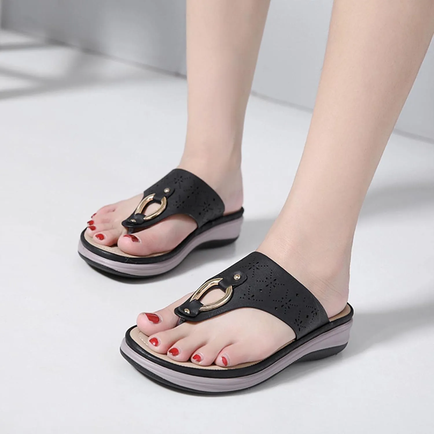 oiangi Flip Flop Sandals for Women Wedge Summer Casual Thong Straps Clip Toe Slipper Metal Decor Slip-on Slides Lightweight Comfy Hollow Ladies Shoes
