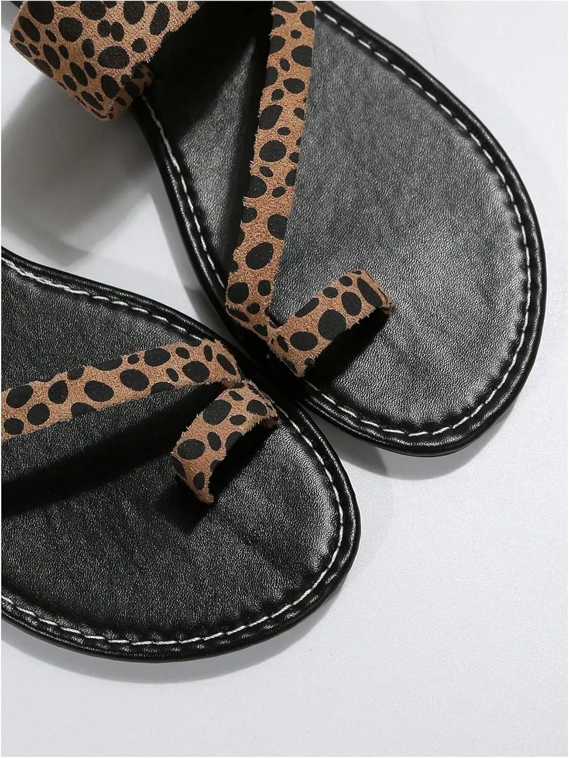 OYOANGLE Women's Leopard Print Toe Ring Sandals Strappy Open Toe Slip On Flat Casual Outdoor Sandals