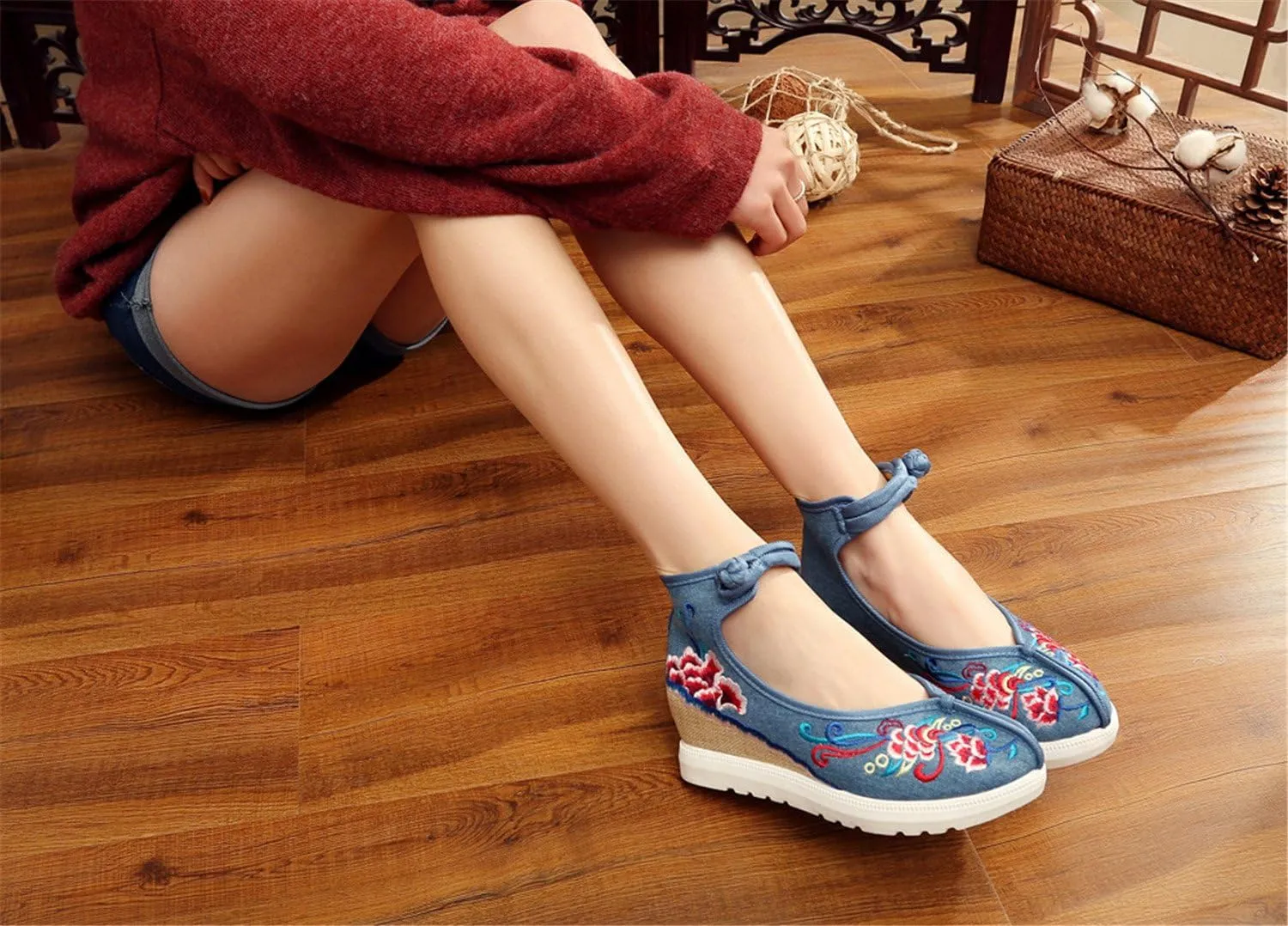 Qhome Women's Floral Embroidery Comfortable Casual Walking Canvas Elevator Espadrilles Linen Wedge Shoes