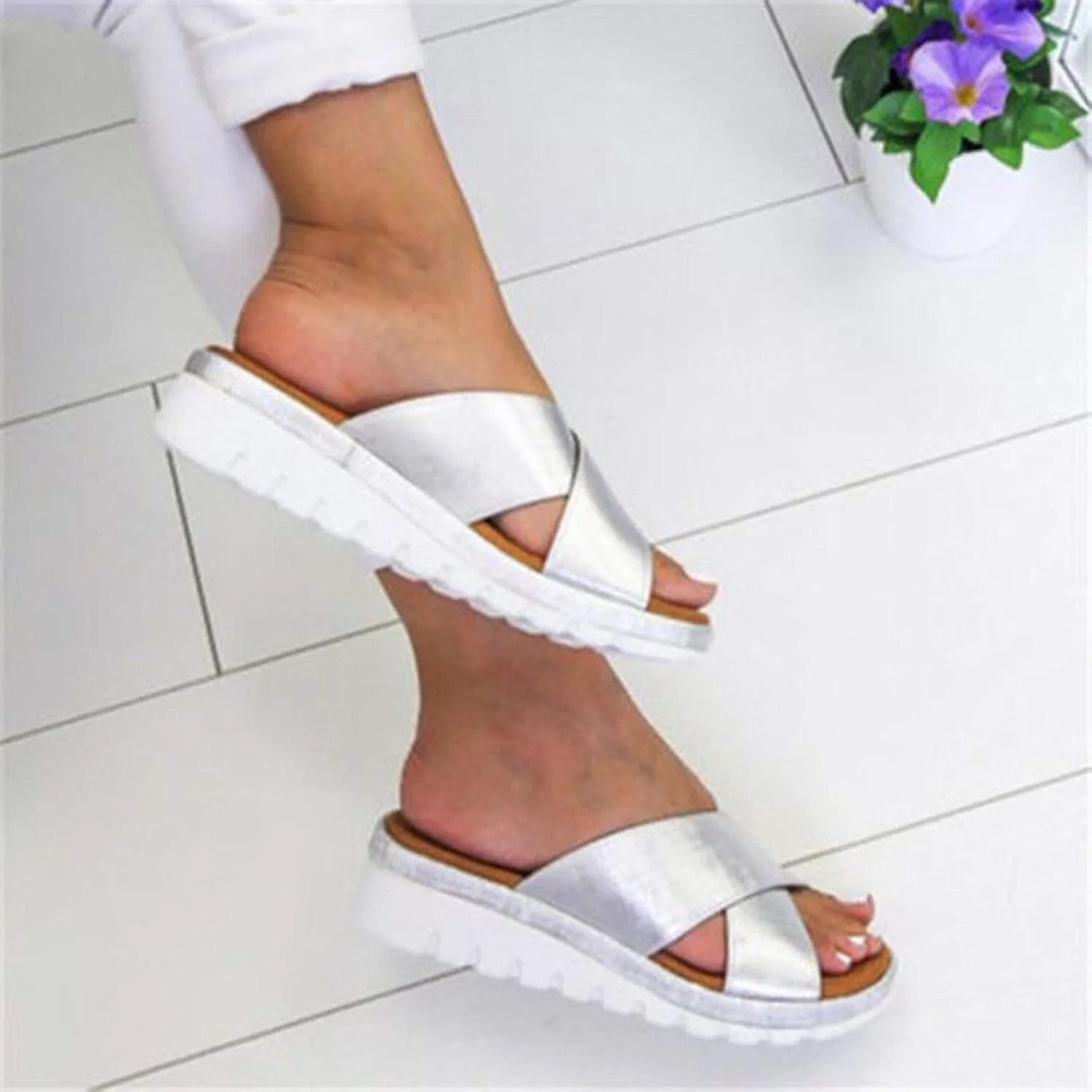 Womens Cross Straps Wedge Sandals Solid Comfortable Non-Slip Flat Shoes Summer Casual Open Toe Slip-on Slippers Trendy Beach Sandals Flip Flops