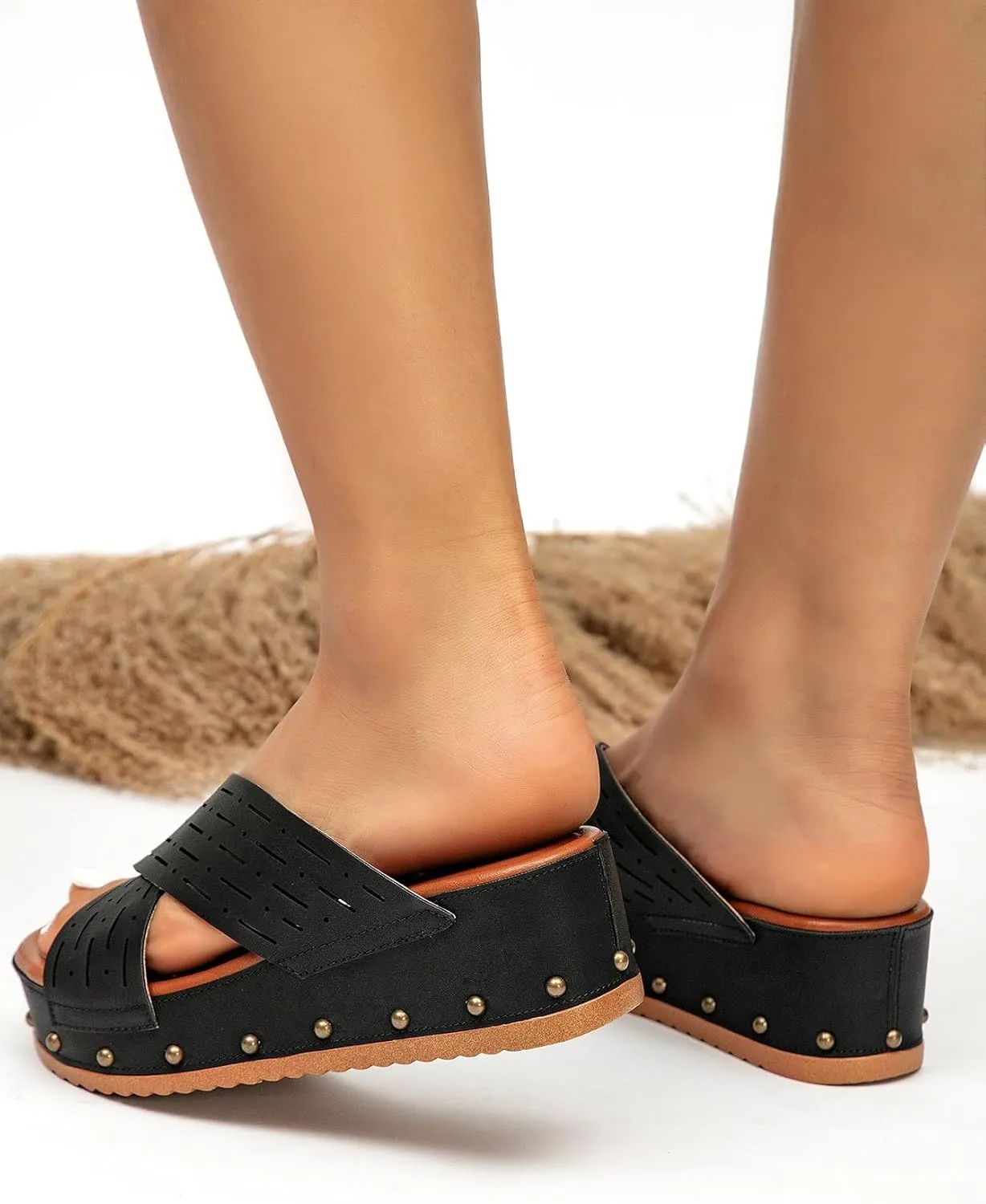 Women's Leather Studded Wedge Slide Sandals Fashion Open Toe Non-Slip Slip-On Platform Slippers For Outdoor Summer Beach Walking